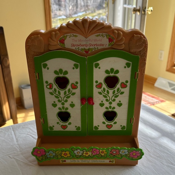 Strawberry Shortcake Other - Strawberry Shortcake Wooden Cabinet - Green & Cream